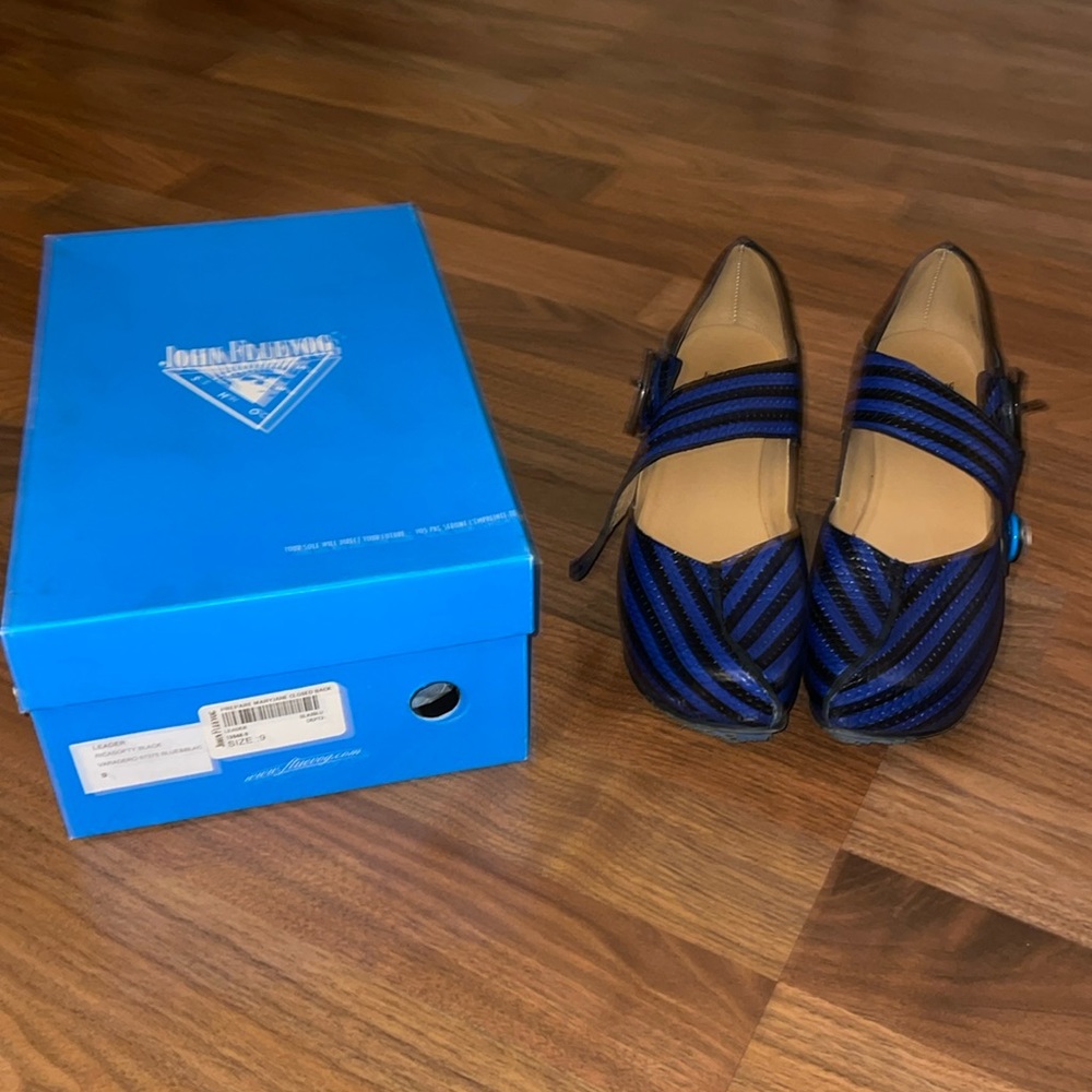 John fluevog prepare clog. Size 9. Black and blue